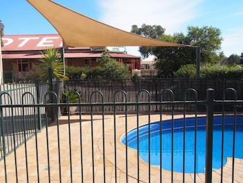 Golden Guitar Motor Inn - Accommodation Kalgoorlie 0