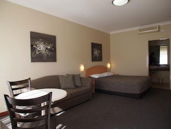Golden Guitar Motor Inn - Accommodation Kalgoorlie 4