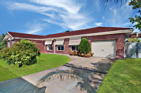 Skip Shop Splash - Accommodation Kalgoorlie 1
