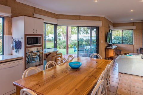Whalers Cove Villas - Accommodation Kalgoorlie 3