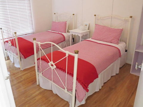 The Little Red Hen Bed & Breakfast - Accommodation Kalgoorlie 0