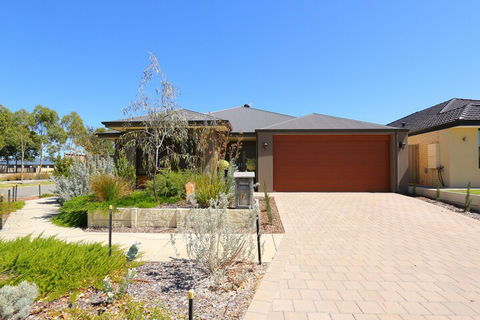 Jarelle House - Accommodation Kalgoorlie 0
