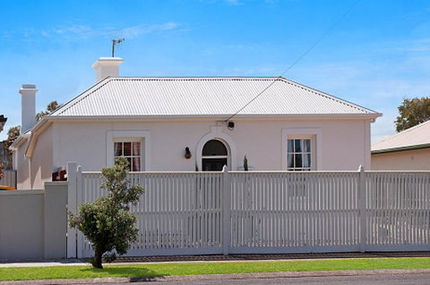 Historic Central Cottage In Warrnambool - Accommodation Kalgoorlie 3