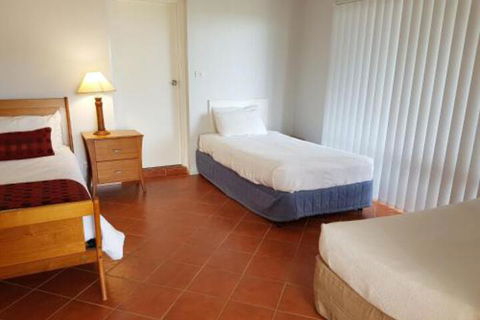 Corlette Poolside Getaway - Accommodation Kalgoorlie 2