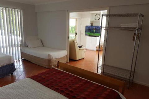 Corlette Poolside Getaway - Accommodation Kalgoorlie 6