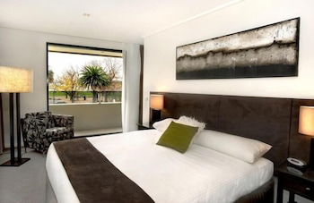 May Park Executive Apartments - Accommodation Kalgoorlie 4