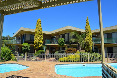 Emmanuel Holiday Apartments - Accommodation Kalgoorlie 2