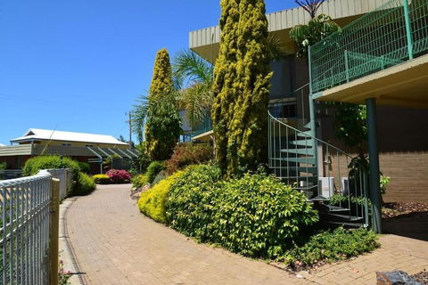 Emmanuel Holiday Apartments - Accommodation Kalgoorlie 1