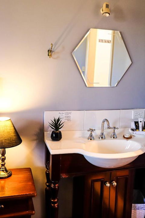 Plumes On The Green Boutique Bed & Breakfast - Accommodation Kalgoorlie 2