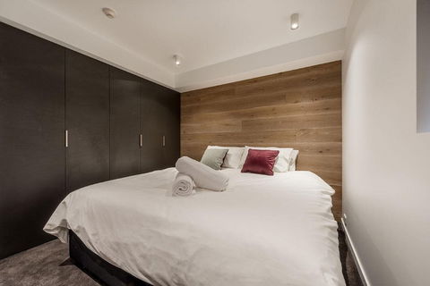Elk At Falls - Accommodation Kalgoorlie 4