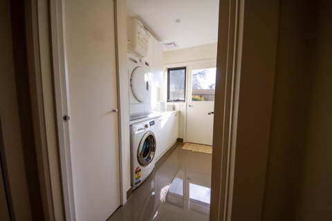 Champagne Stays Apartment - Accommodation Kalgoorlie 2