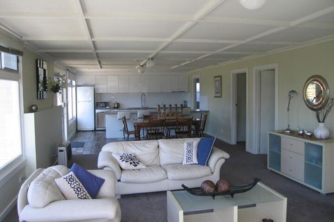 Elusive Penguin - Accommodation Kalgoorlie 4