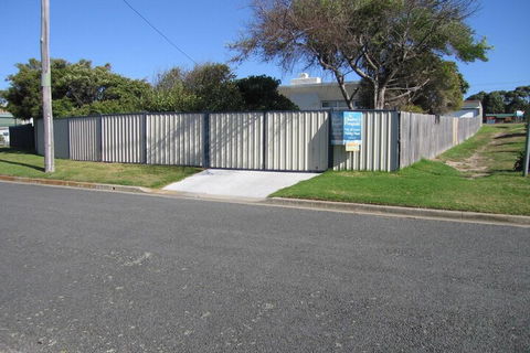 Elusive Penguin - Accommodation Kalgoorlie 2