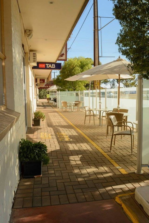 V Hotel - Accommodation Kalgoorlie 0