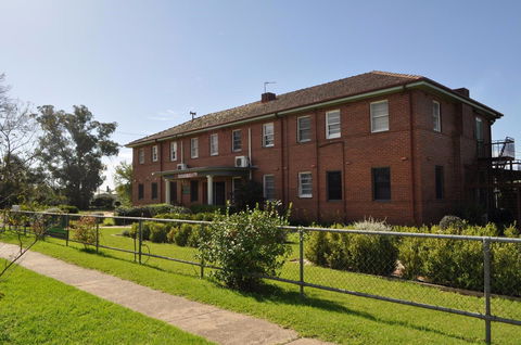 The Rusty Table - Accommodation Kalgoorlie 1