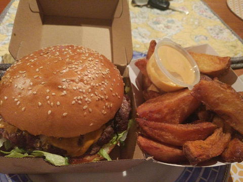 Zigzag Burgers N' Salads - Accommodation Kalgoorlie 0