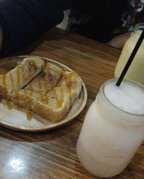 Sweet Treats Dessert Cafe - Eight Mile Plains - Accommodation Kalgoorlie 0