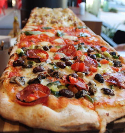Bonnie And Clydes Pizzaria - Accommodation Kalgoorlie 0