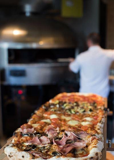 Bonnie And Clydes Pizzaria - Accommodation Kalgoorlie 3