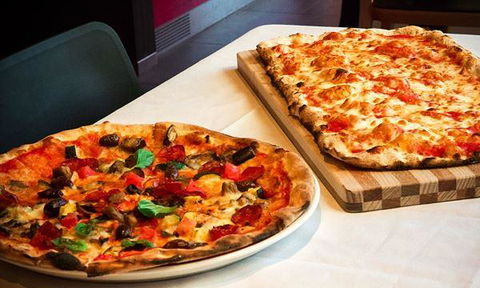 Bonnie And Clydes Pizzaria - Accommodation Kalgoorlie 7