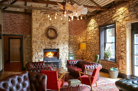 The Uraidla Hotel - Accommodation Kalgoorlie 2