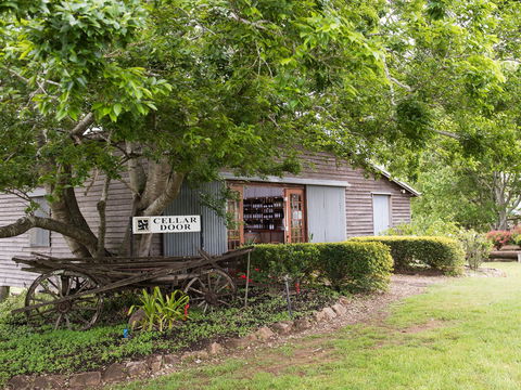 Clovely Estate Vineyard Cellar Door - Accommodation Kalgoorlie 1