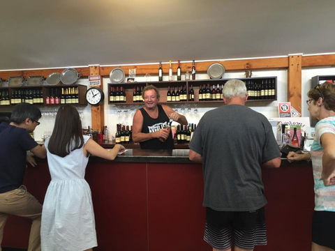 Petersons Wines On Broke Road - Accommodation Kalgoorlie 2