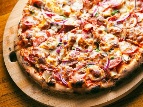 Earth Oven Wood Fired Pizza - Accommodation Kalgoorlie 1