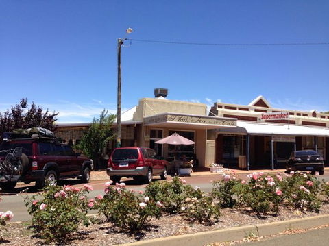 Plum Tree And Ivy - Accommodation Kalgoorlie 0