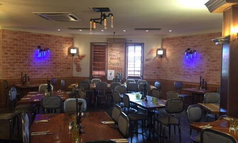 Nicholsons Bar And Grill - Accommodation Kalgoorlie 3