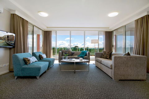 Pacific Suites Canberra - Accommodation Kalgoorlie 1