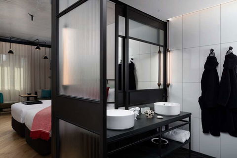 QT Melbourne - Accommodation Kalgoorlie 6