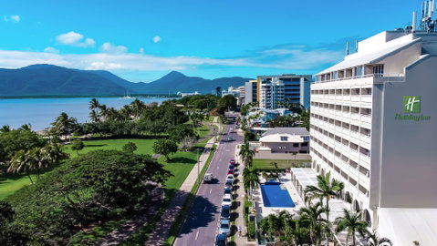 Holiday Inn Cairns Harbourside - Accommodation Kalgoorlie 0