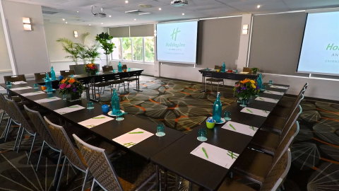 Holiday Inn Cairns Harbourside - Accommodation Kalgoorlie 9