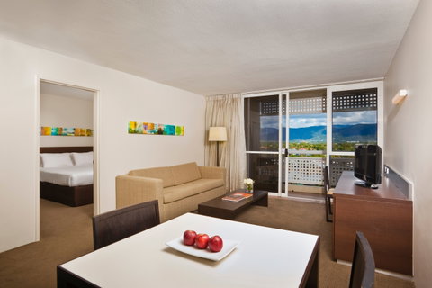 Holiday Inn Cairns Harbourside - Accommodation Kalgoorlie 14