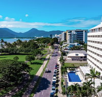 Holiday Inn Cairns Harbourside - Accommodation Kalgoorlie