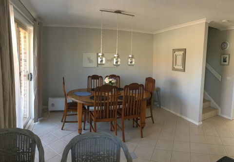 Finches Canberra - Accommodation Kalgoorlie 19