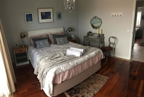 Finches Canberra - Accommodation Kalgoorlie 12