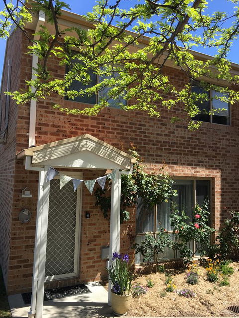 Finches Canberra - Accommodation Kalgoorlie 9