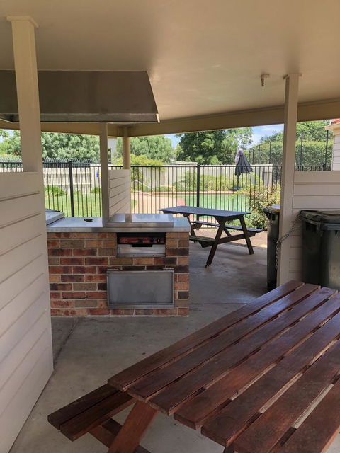 Finches Canberra - Accommodation Kalgoorlie 2