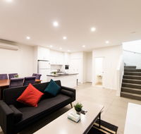 3BR Townhouse Double Garage walk to Lake Ginninderra - Accommodation Kalgoorlie