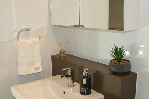 Modern Executive Apt@Barton*1BR*WiFi*Gym*Secure Parking*Canberra - Accommodation Kalgoorlie 3