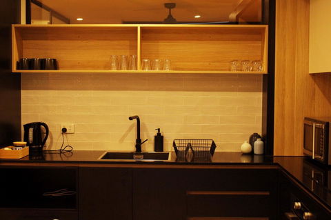 Stylish, Modern, Cute As A Button - Braddon CBD - Accommodation Kalgoorlie 9