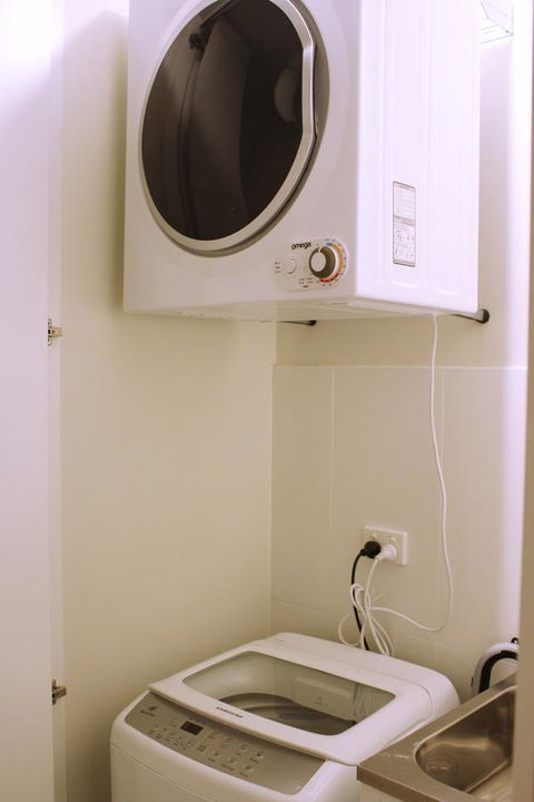 Stylish, Modern, Cute As A Button - Braddon CBD - Accommodation Kalgoorlie 7