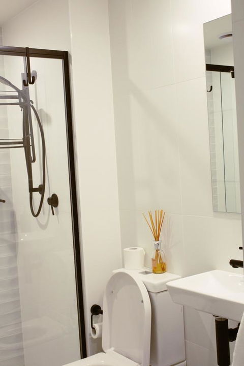 Stylish, Modern, Cute As A Button - Braddon CBD - Accommodation Kalgoorlie 6