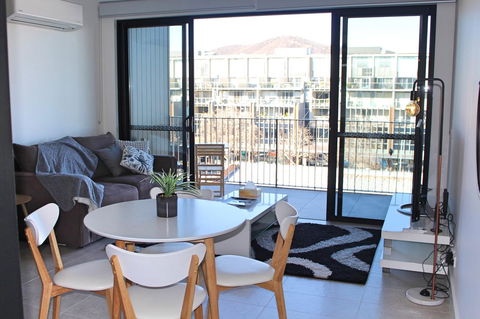Stylish, Modern, Cute As A Button - Braddon CBD - Accommodation Kalgoorlie 5