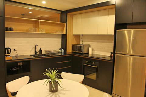 Stylish, Modern, Cute As A Button - Braddon CBD - Accommodation Kalgoorlie 0