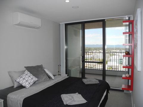 3BR Executive Apartment With Lake And Mountain Views - Accommodation Kalgoorlie 2