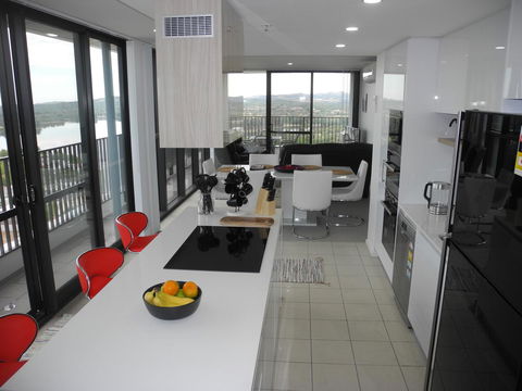 3BR Executive Apartment With Lake And Mountain Views - Accommodation Kalgoorlie 9