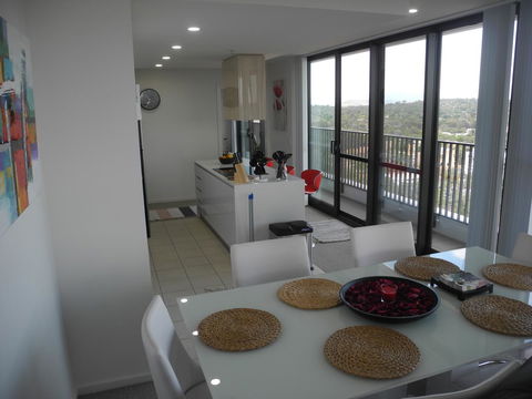 3BR Executive Apartment With Lake And Mountain Views - Accommodation Kalgoorlie 17